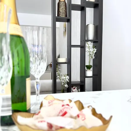 Aqua Vista Odyssey 3 Lux Cu Si Piscina Interioara Incalzita 30 Grade Apartman